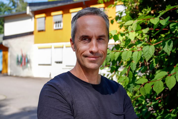 Bilde av Erik Sørensen i halvfigur.